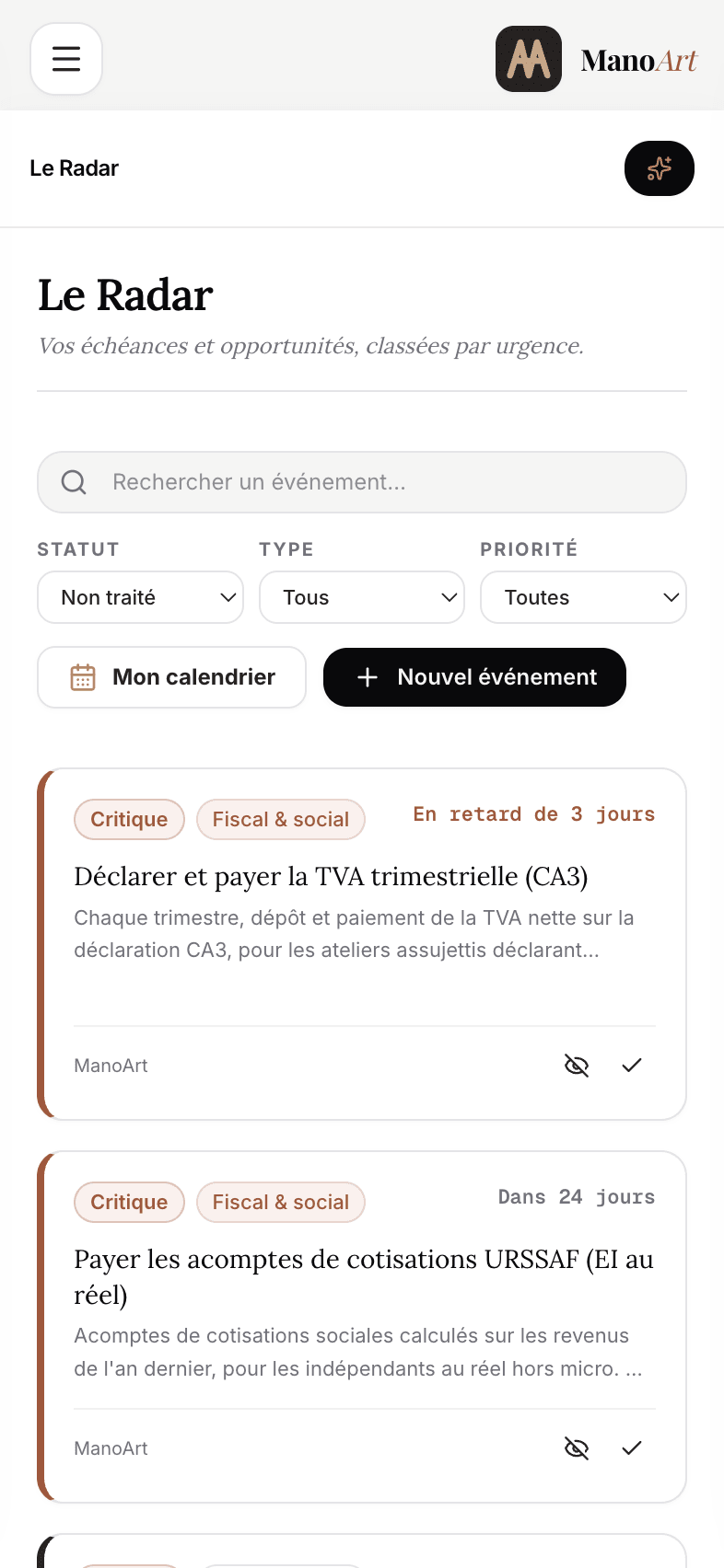 Le Radar de ManoArt sur mobile : échéances fiscales et sociales (TVA, URSSAF) classées par urgence, avec priorités et calendrier.