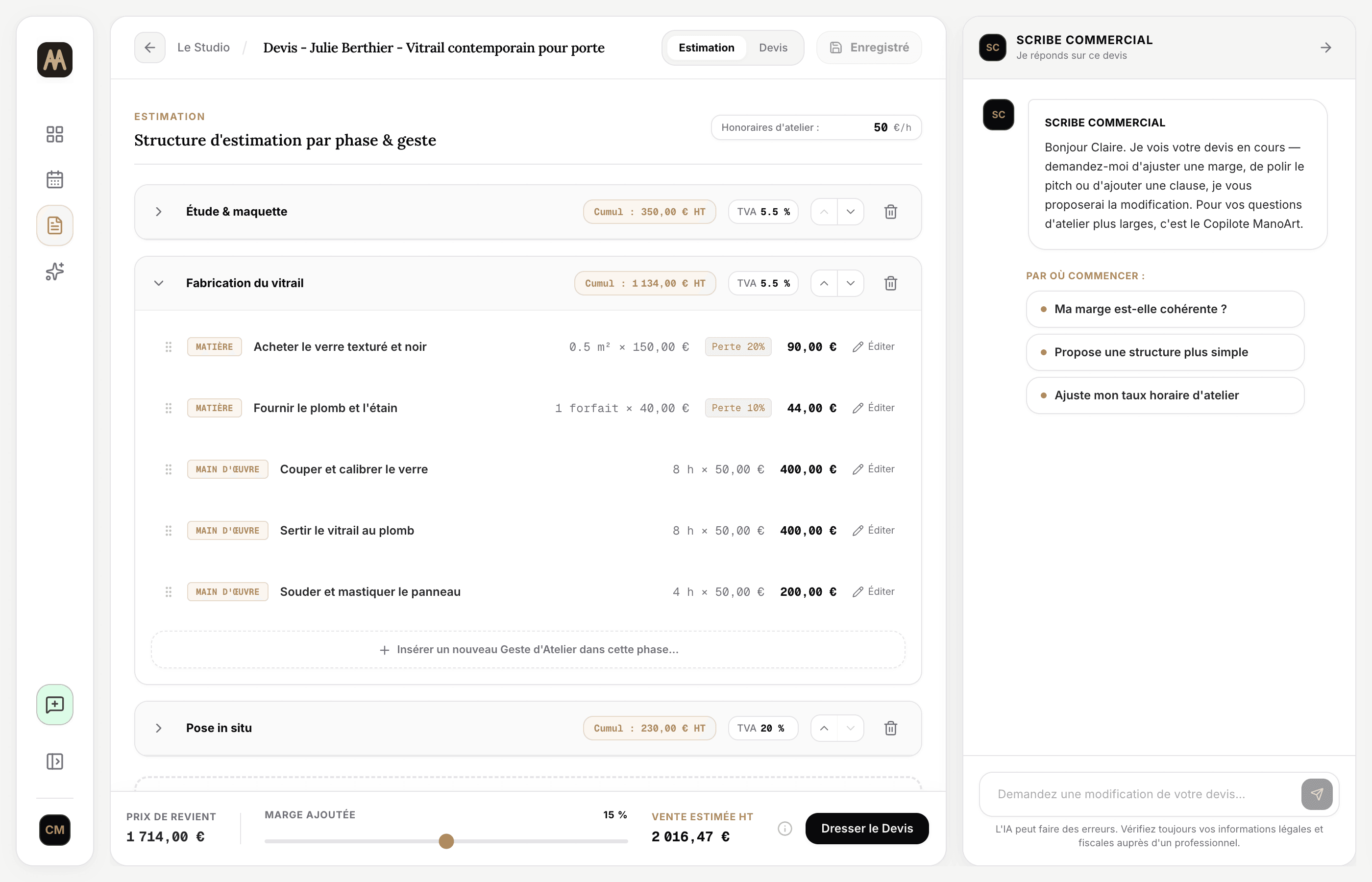 Écran d'estimation du Studio Devis ManoArt : chiffrage privé d'un vitrail, décomposé en phases et en gestes (matière, main d'œuvre) avec taux de perte et barre de rentabilité.