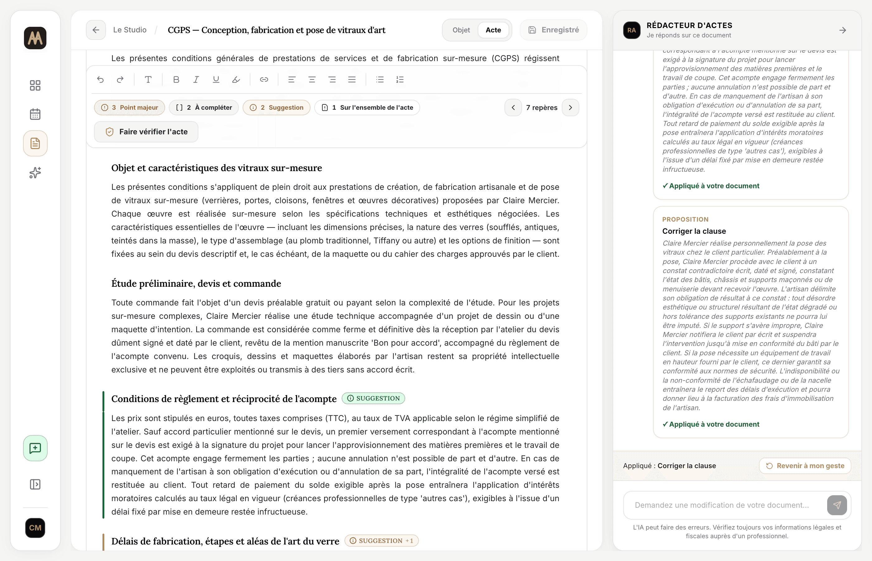 Écran du Studio Légal de ManoArt : conditions générales (CGPS) pour des vitraux d'art, avec la relecture classée par gravité (points majeurs, à compléter, suggestions) et l'assistant Rédacteur d'Actes qui propose une correction de clause à valider.